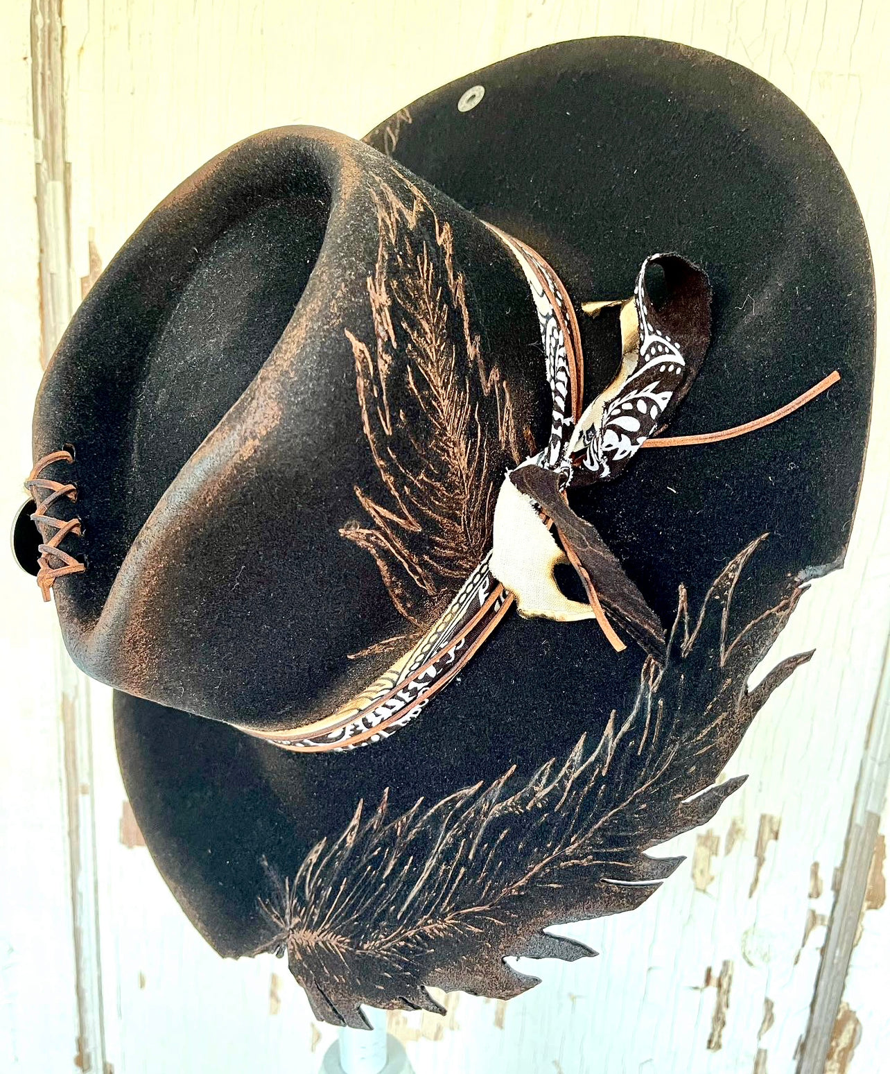 FEATHERED ROOTS - BLACK