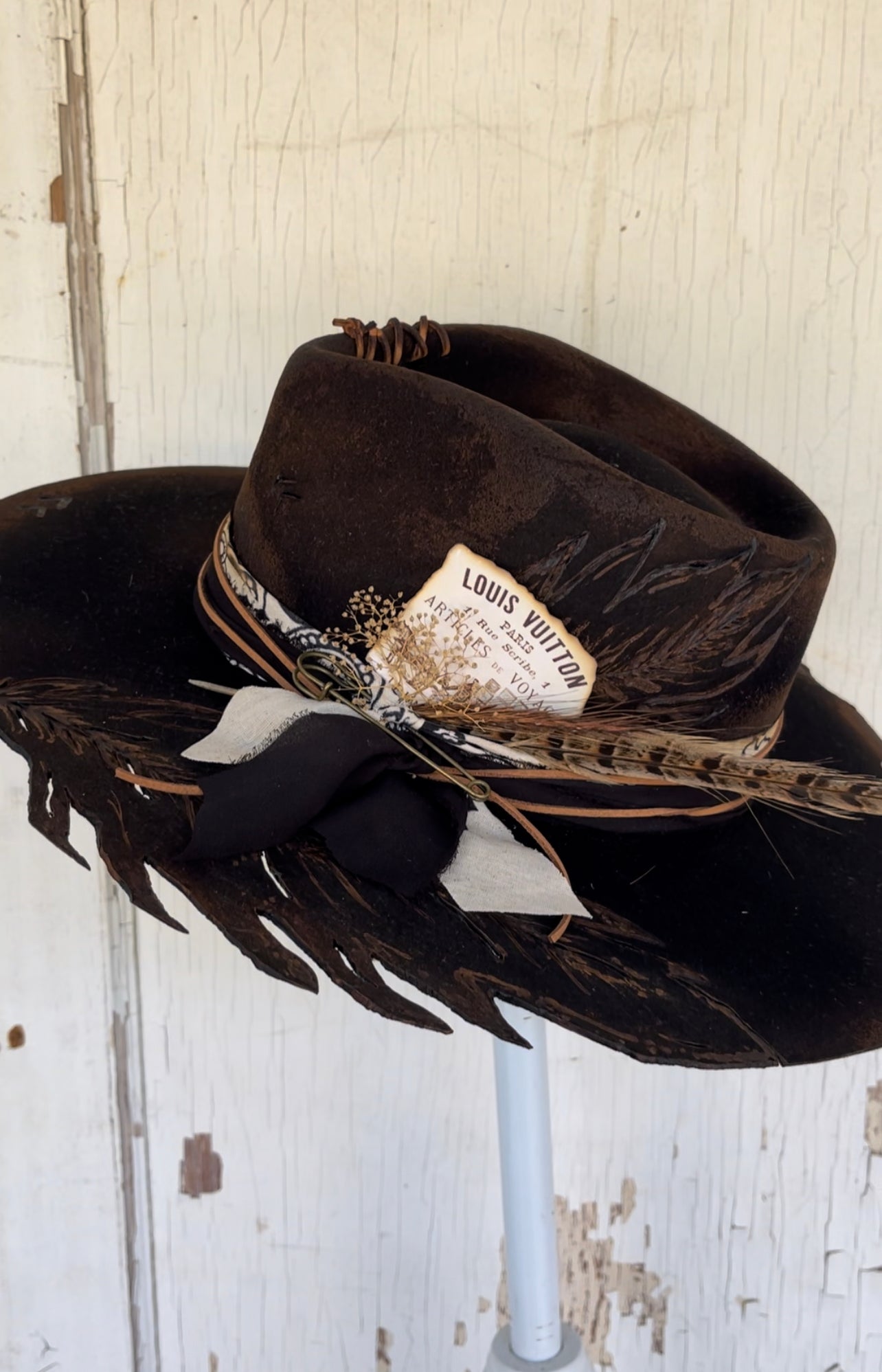 FEATHERED ROOTS - BLACK