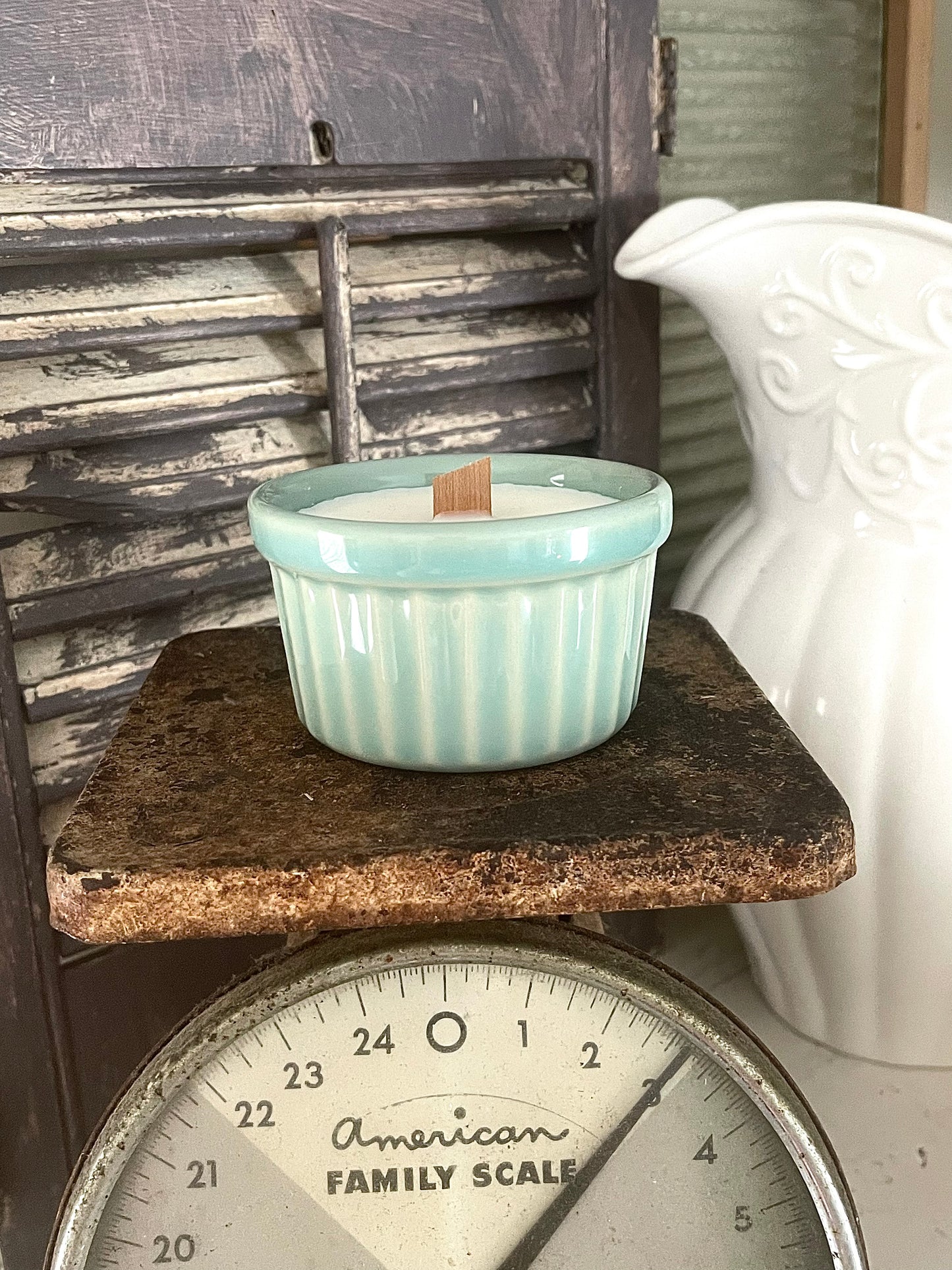 DISTRESSED TURQUOISE JAR