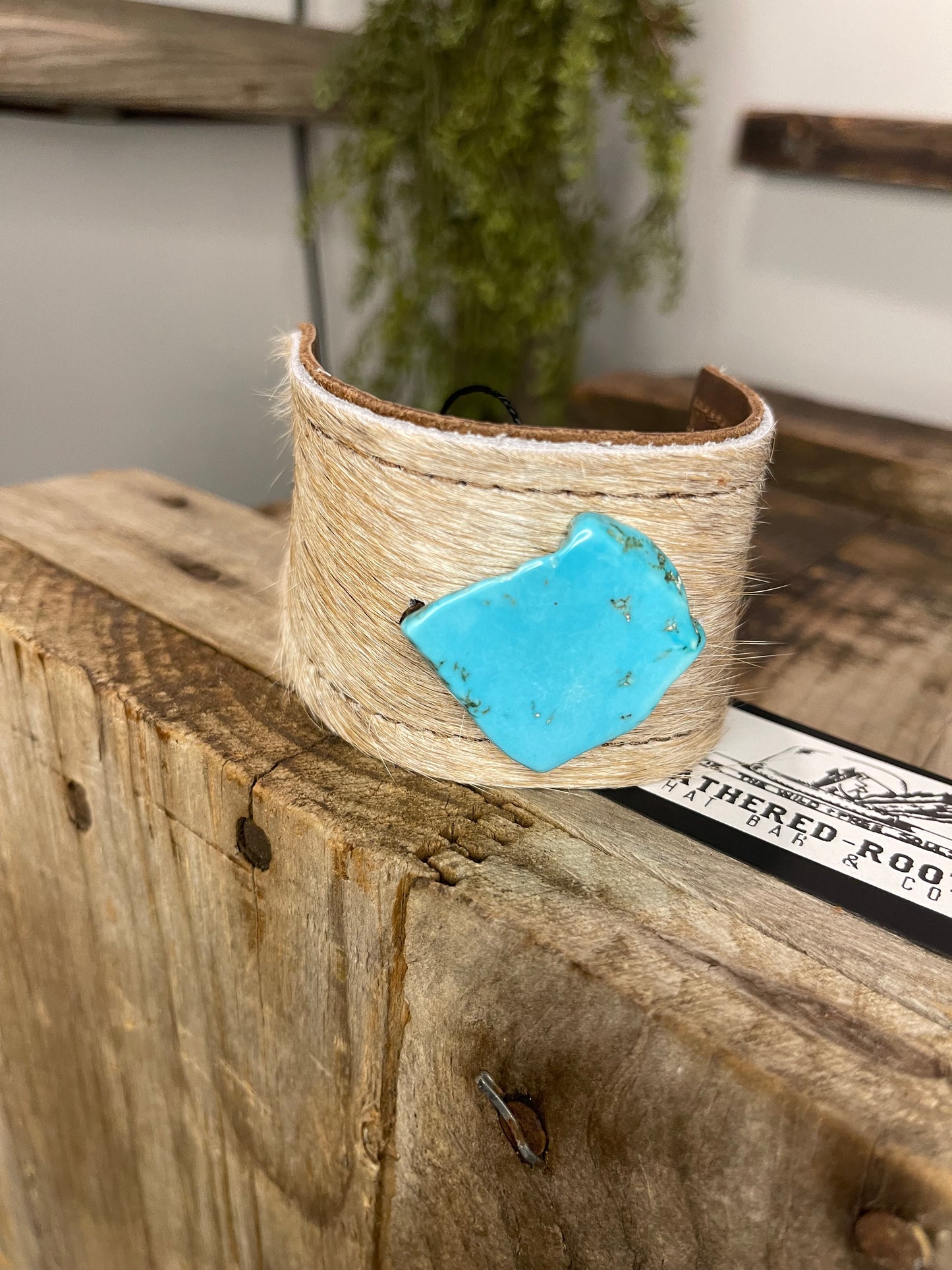 WIDE COWHIDE CUFF